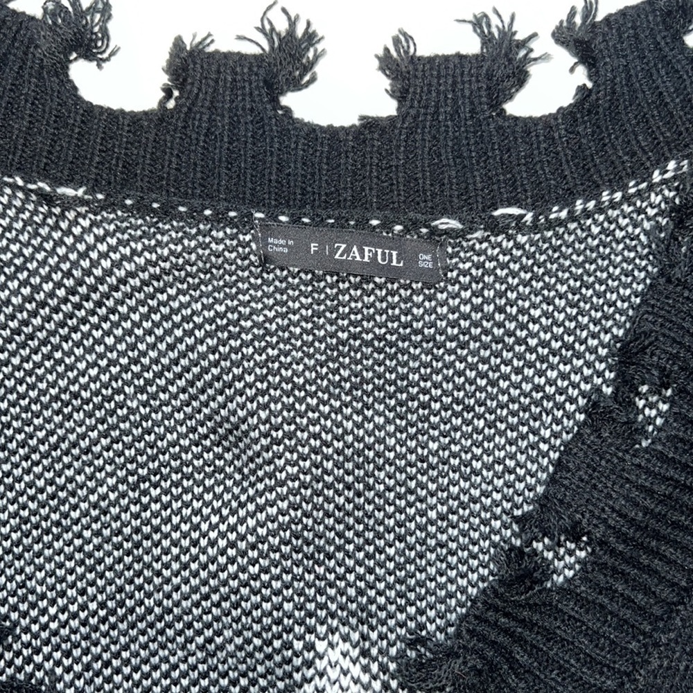 Black Zaful Distressed Sweater with White Star Pattern One Size - Picture 2 of 4